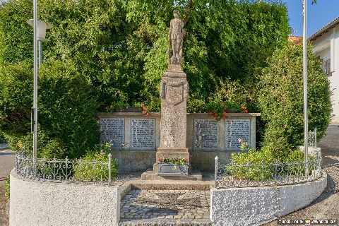 Gemeinde Niedertaufkirchen Landkreis Mühldorf Kriegerdenkmal (Dirschl Johann) Deutschland MÜ